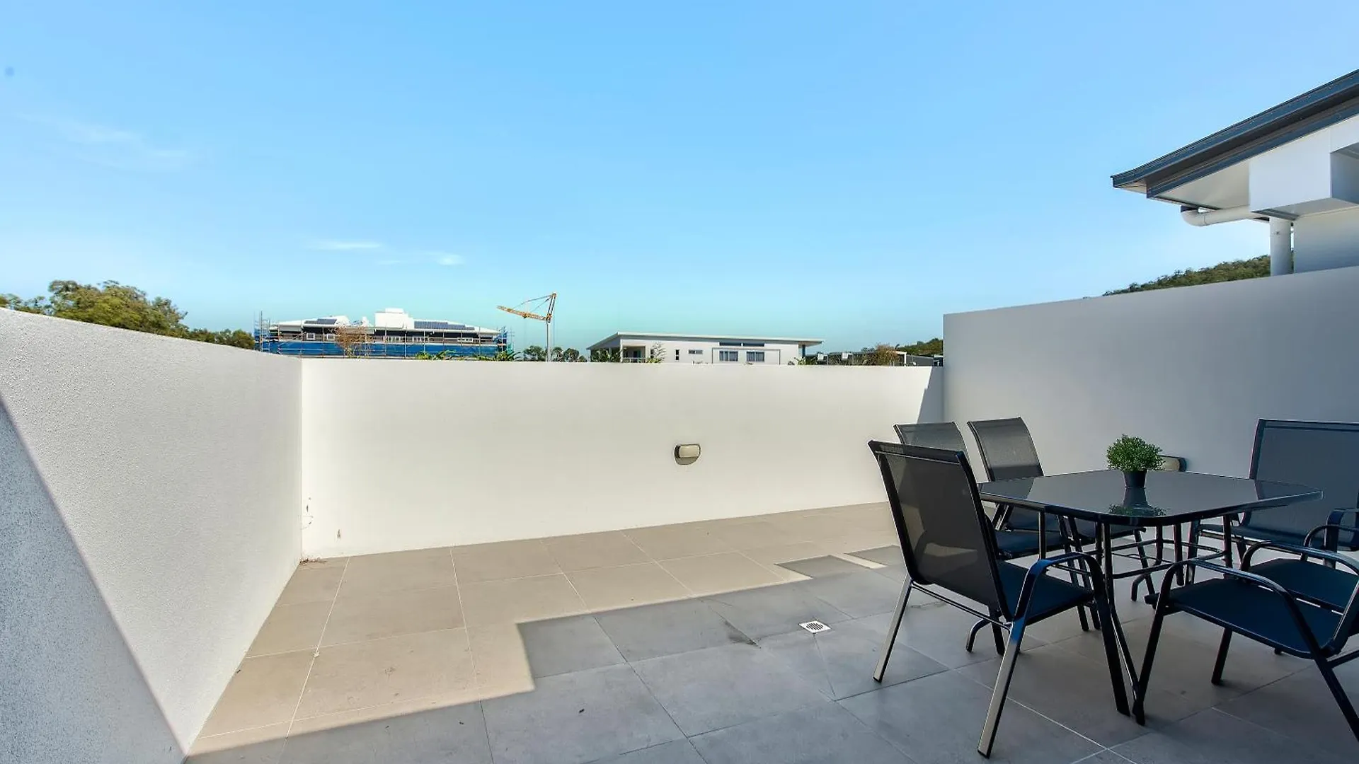 Newly Spacious Top Floor Good View Apartment Brisbane