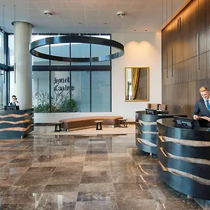 Pullman Airport Hotel