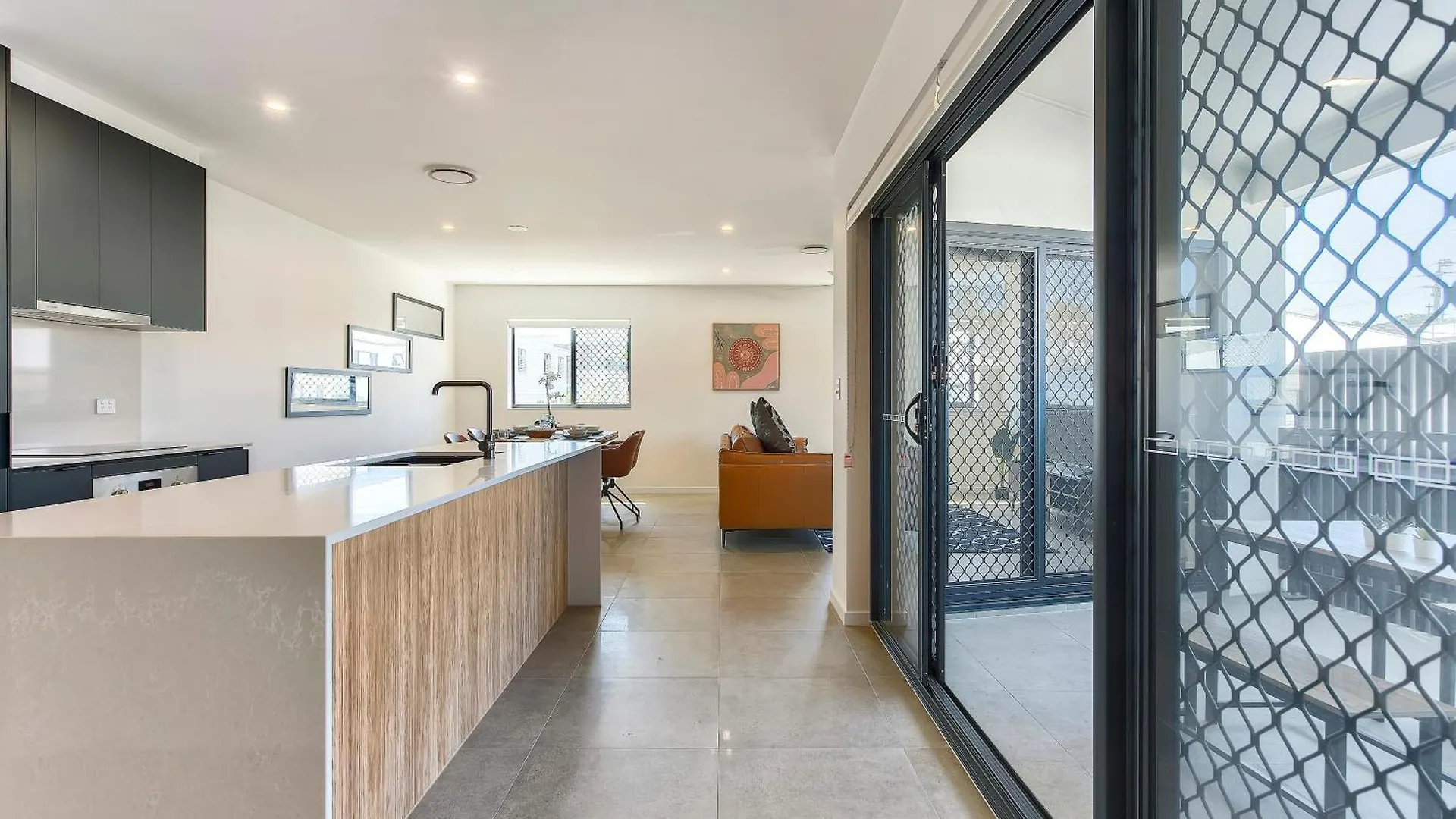 Newly Spacious Top Floor Good View Apartment Brisbane