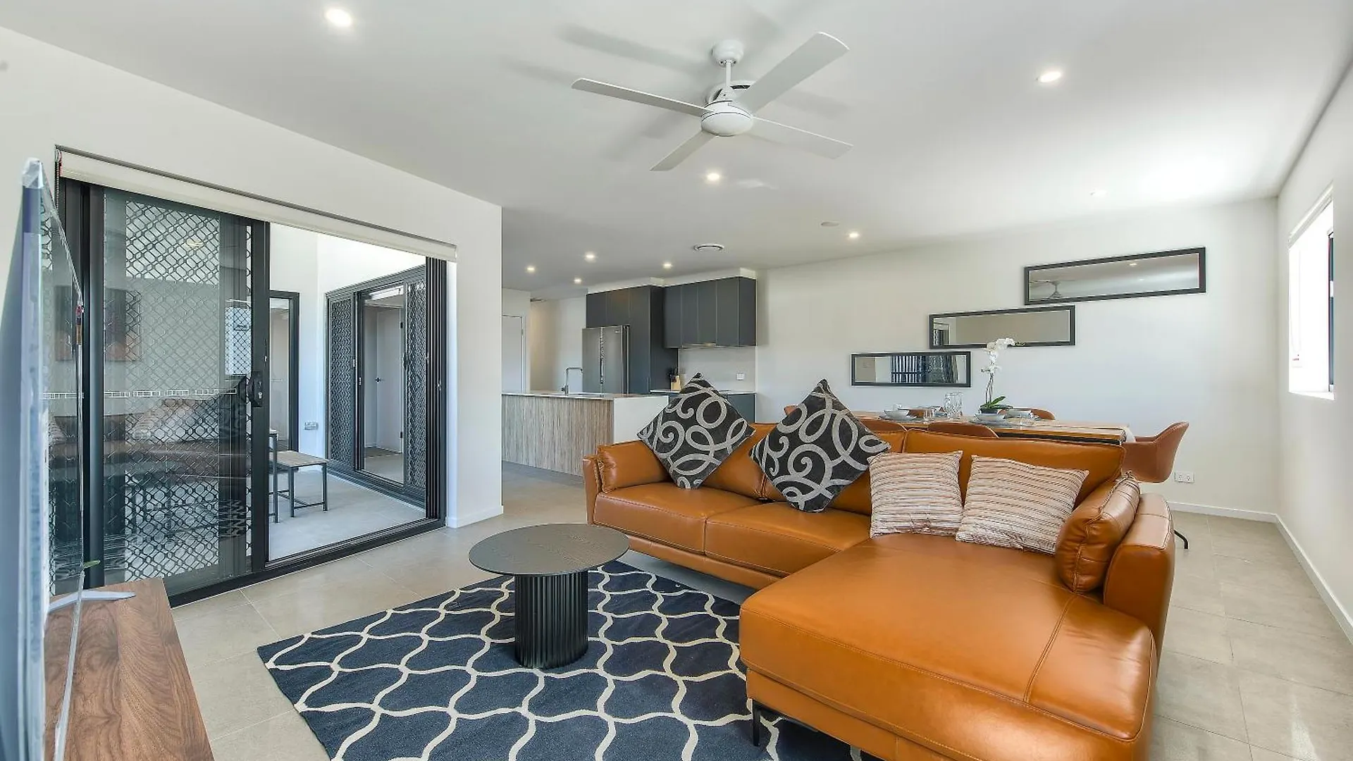 Newly Spacious Top Floor Good View Apartment Brisbane