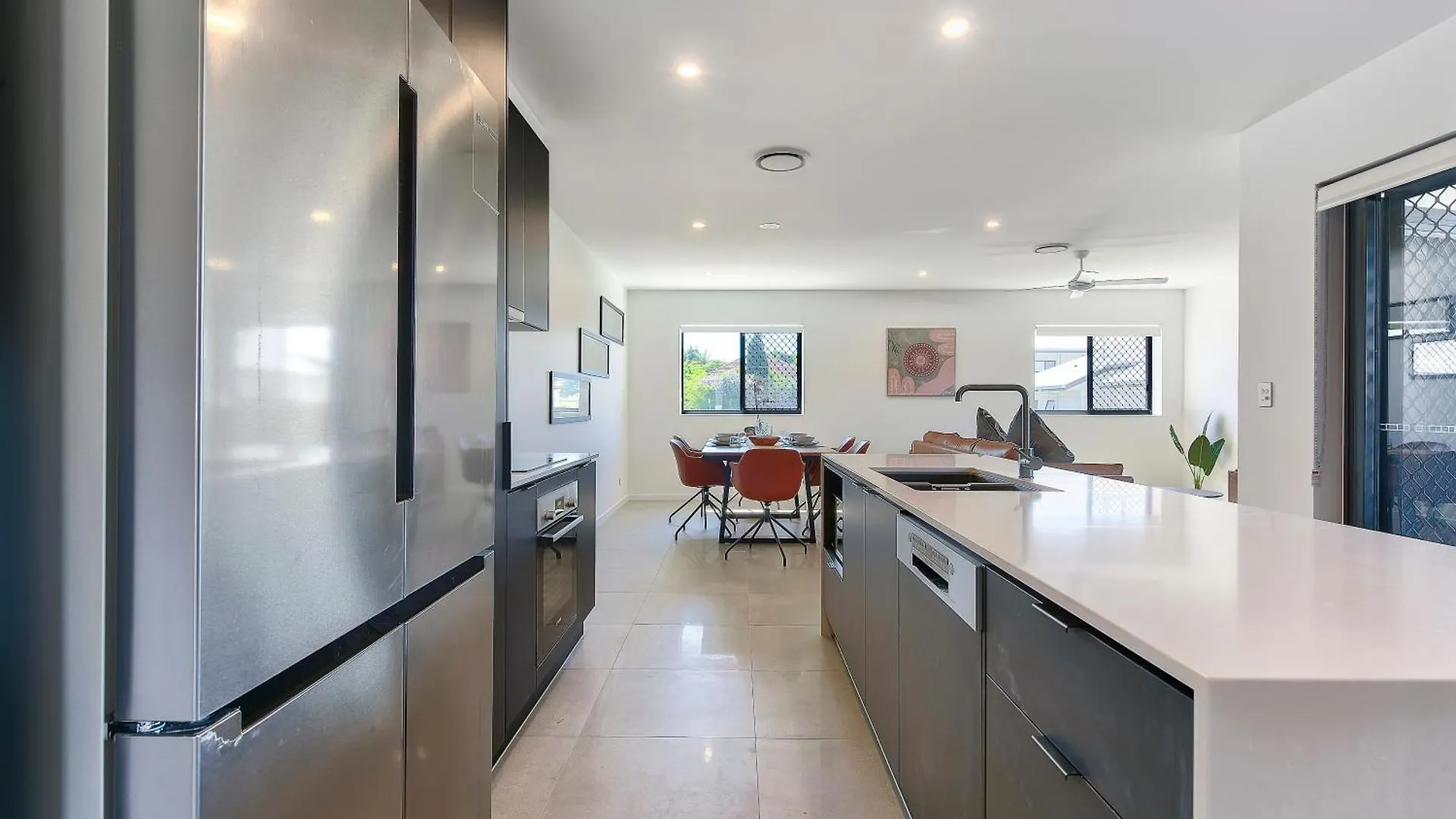 Newly Spacious Top Floor Good View Apartment Brisbane